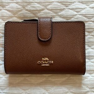 NEW Coach Wallet (brown, leather, gold hardware, zipper, pocket)